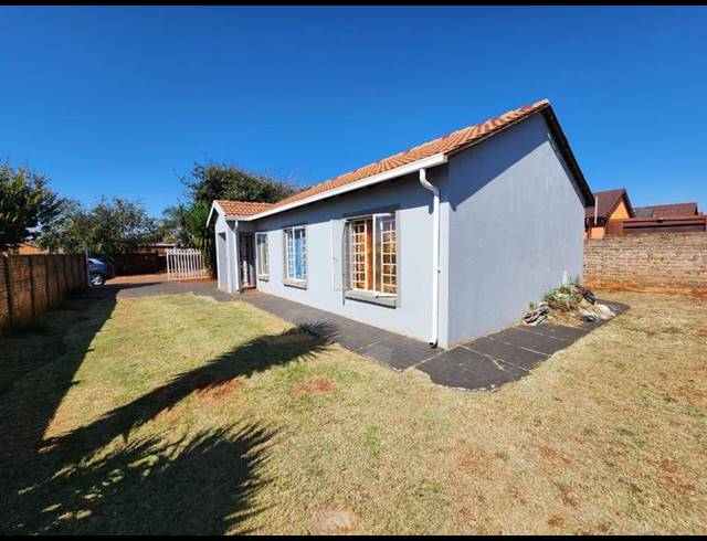 3 BEDROOM HOUSE FOR SALE IN THE ORCHARDS